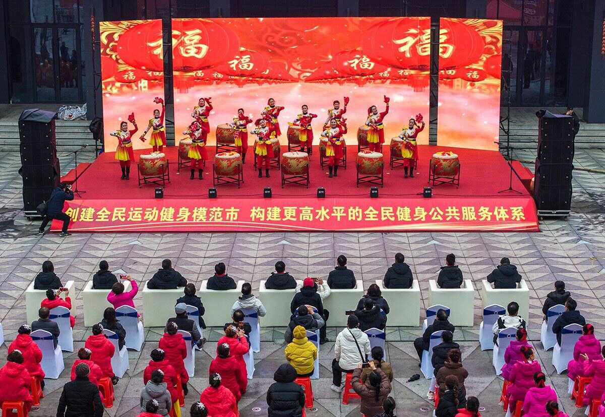 现一如既往