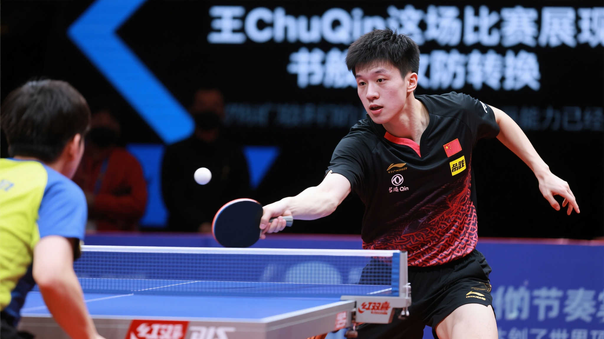 王皓掌声雷动,国乒王楚钦多哈男单次轮强势横扫雨果队友,尽显王者风范 王皓掌声雷动,国乒王楚钦多哈男单次轮强势横扫雨果队友,尽显王者风范